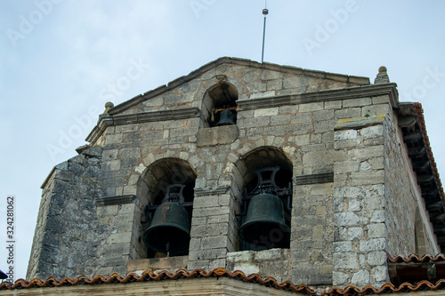 Campanario de piedra de una iglesia. photo