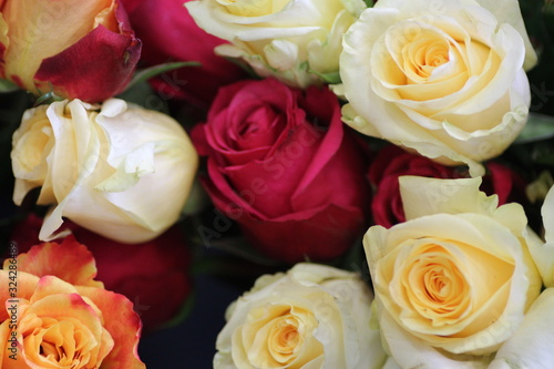 Bouquet de roses rouges et blanches