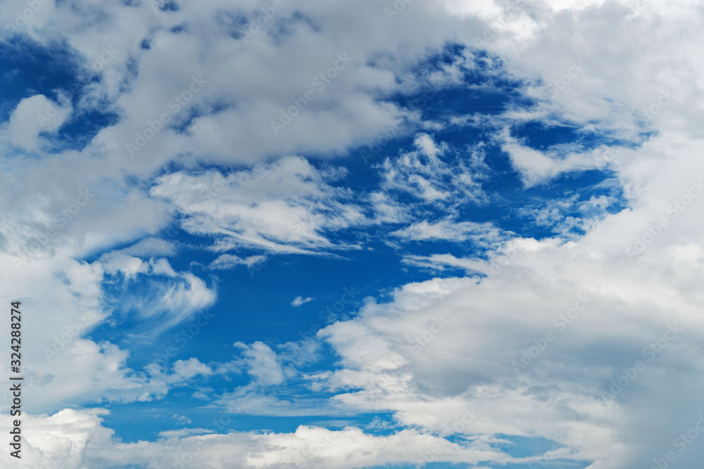 Obraz premium Blue sky background with tiny clouds