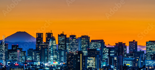 Photography Fuji Mountain with Shinjuku Skyscraper Buildings at Sunset, Tokyo, Japan ~ 東京 夕焼