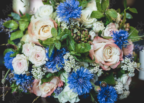 bouquet of roses for a summer wedding