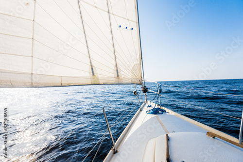 Tapeta White yacht sails on a clear sunny day