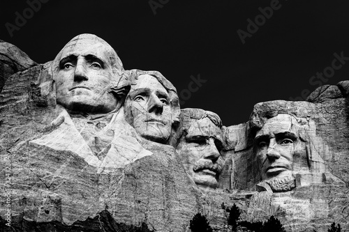 фотографія Mount Rushmore (Black and White)