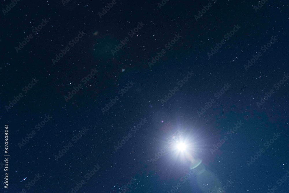 Obraz premium Moonflare this is the moon being an attention hog when I was trying to shoot the stars over Alpine, Texas in Late January 2018