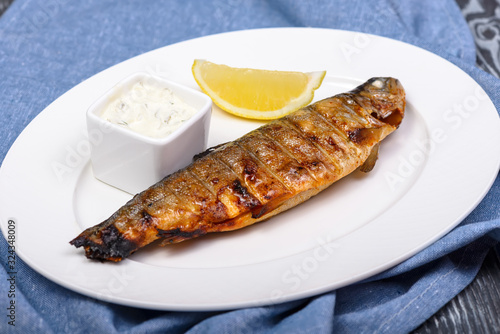 grilled fish with lemon and sauce