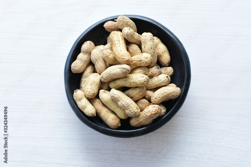 (Arachis hypogaea) cacaguate or dried whole peanut or shelled in containers (Arachis hypogaea) cacaguate or dried whole peanut or shelled in containers
