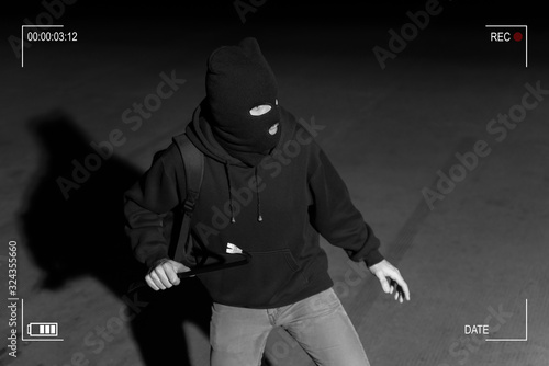 Tableau sur toile Robber Prepared For Crime In Dark Alley