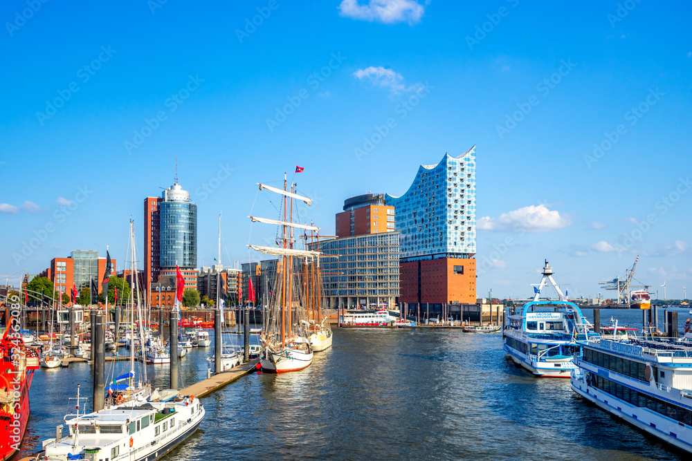 Elbphilharmonie und Hafen, Hamburg, Deutschland 