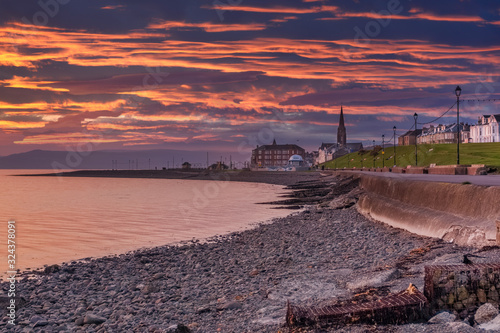 Fotografia, Obraz Scottish Town of largs Looking North into the Town from the Broomfields at Sunset