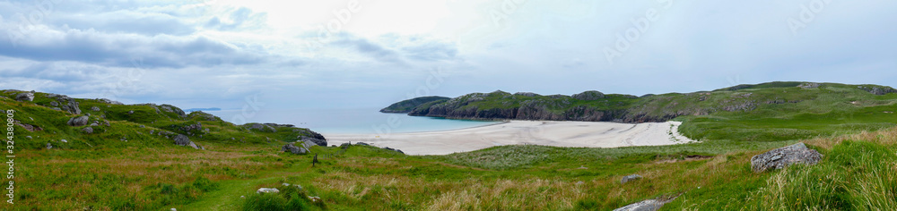 Blick über Oldshore Beg, Bucht mit Sandstrand im Norden von Schottland