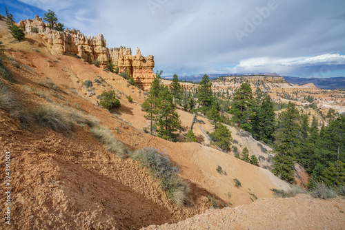 hiking the rim trail in bryce canyon national park, utah, usa