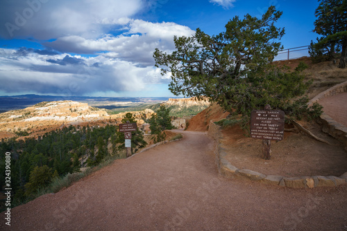 hiking the rim trail in bryce canyon national park  utah  usa
