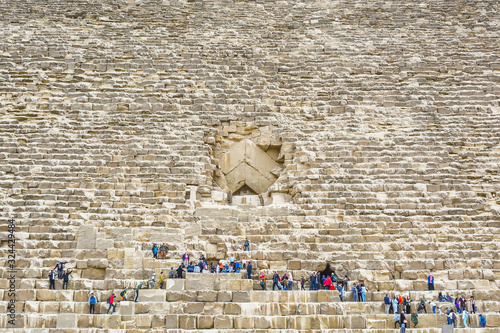 Tableau sur toile Cairo, EGYPT- JANUARY 19, 2019 : Tourists climb the Great Pyramid of Cheops