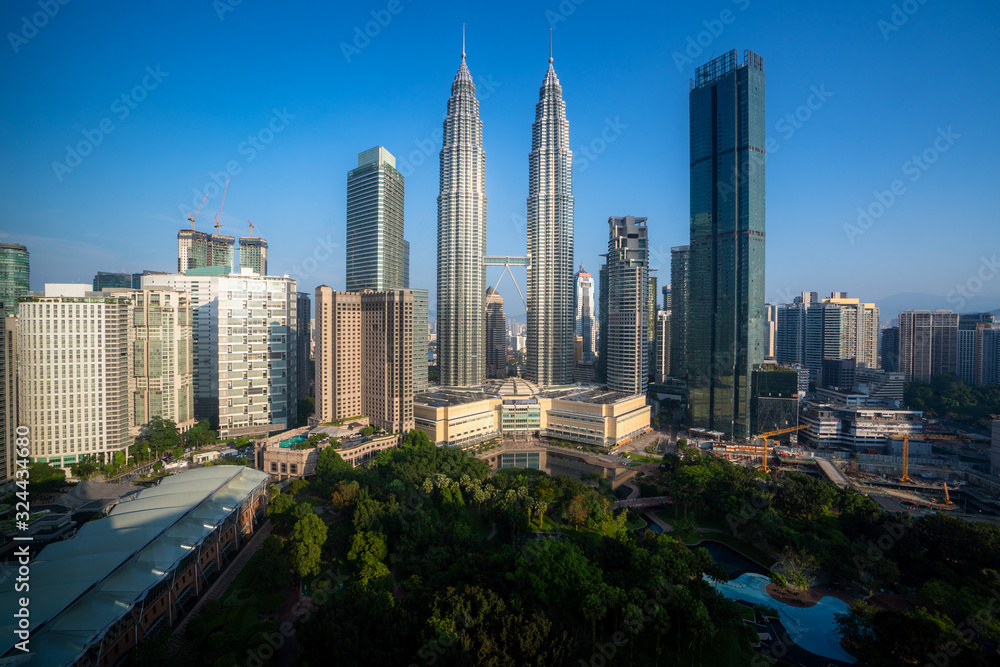 Fototapeta premium Kuala Lumpur city skyscraper and green space park with nice sky day at downtown business district in Kuala Lumpur. Malaysia. Malaysia tourism, modern city life, or business finance and economy concept