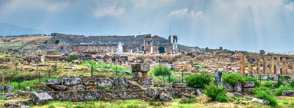 Naklejka premium The ruins of the ancient city of Hierapolis in Pamukkale, Turkey