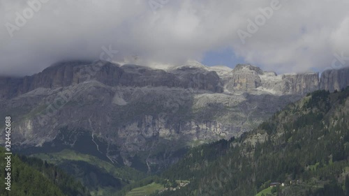 Ornella, Col di Lana, Dolomiten, Tal, Dorf, Bergdorf, Bergbauerndorf, Italien, Sella, Sellagruppe, Piz Boe, Gipel, Berge, Tal, Livinallongo del Col di Lana, Venetien, Alpen, Pordoi, Dolomitenkrieg, Fe photo