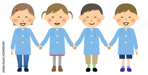 手をつなぐこども達　園児　幼児