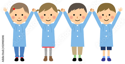 手をつなぐこども達　園児　幼児