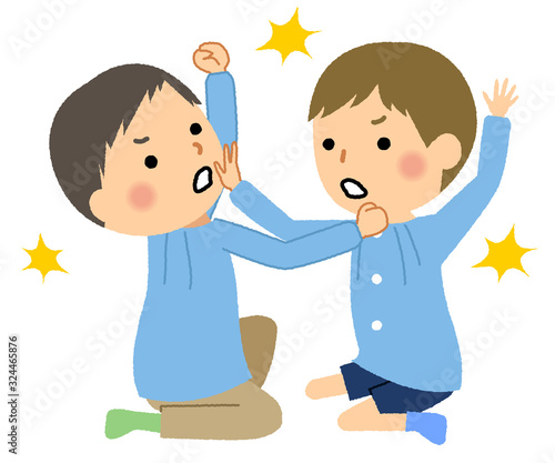 喧嘩するこども　園児　幼児
