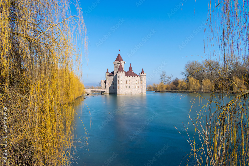 Obraz premium castle on an ice lake in spring