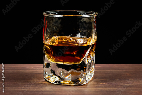 verre d'alcool sur une table