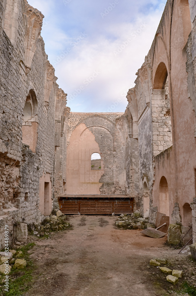 Ruinas del Monasterio de Armedilla en la provincia de Valladolid, España.