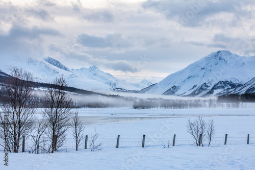 Fotografi icy winter landscape in the Lyngen Alps, Finnmark in northern Norway north of th