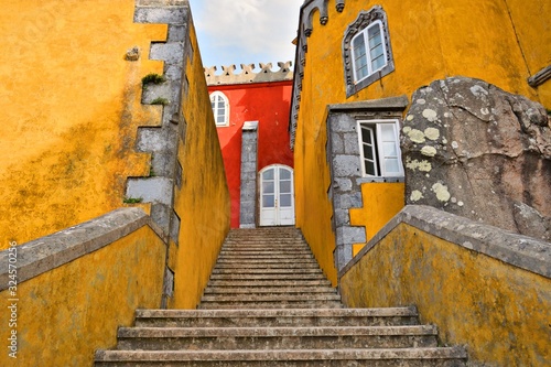 dettagli architettonici del Palácio da Pena situato a Sintra, Lisbona. Il palazzo è stato dichiarato patrimonio mondiale dell'UNESCO ed è stato eletto una delle 7 meraviglie del Portogallo