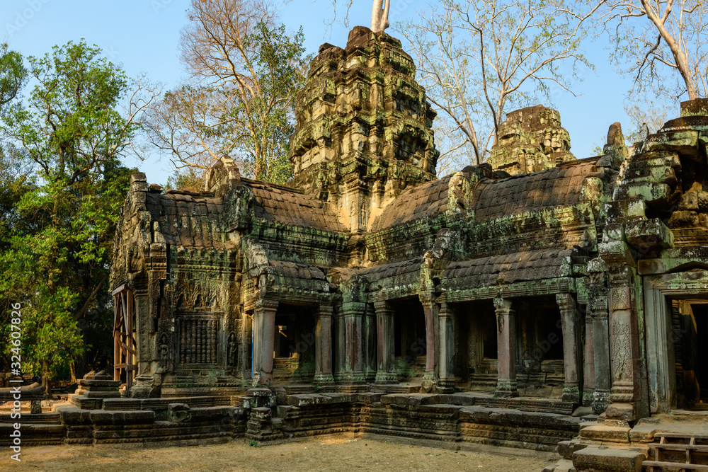 L'entrée de la façade ouest du temple Ta Prohm dans le domaine des temples de Angkor, au Cambodge