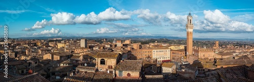 Siena, vista panoramica sulla Piazza del Campo e centro storico, Toscana, Italia, Europa 