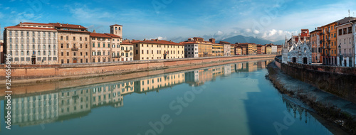 Pisa, veduta sul Lungarno e centro della città, Italia 