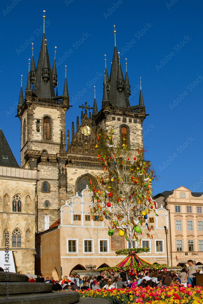 Fototapeta premium PRAGUE, CZECH REPUBLIC. On April 09, 2019. Easter Tree at the Old Town Square on the background of the Tyn Church in old town of Prague. Traditional easter market. Happy Easter.