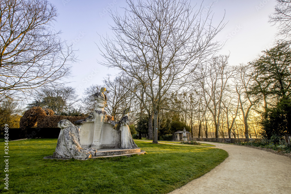 Fototapeta premium Sunrise over Blossac park in Poitiers 