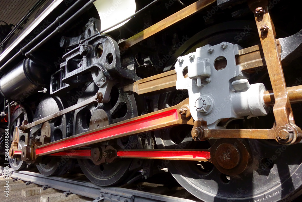 Fototapeta premium レトロでアンティークな蒸気機関車のホイールオブジェ