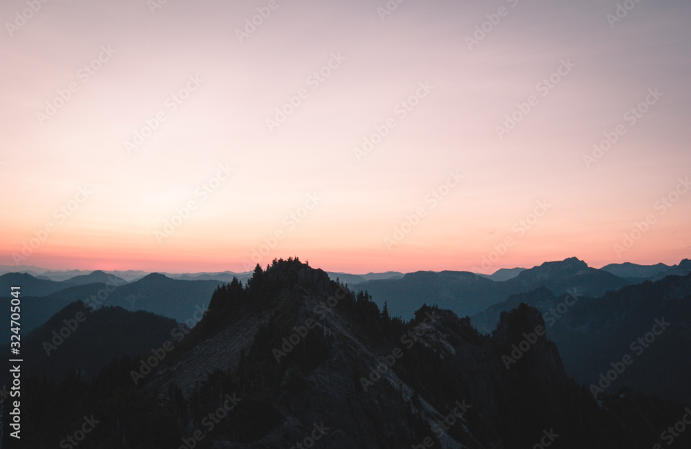 Fototapeta premium Pink sunrise in the mountains