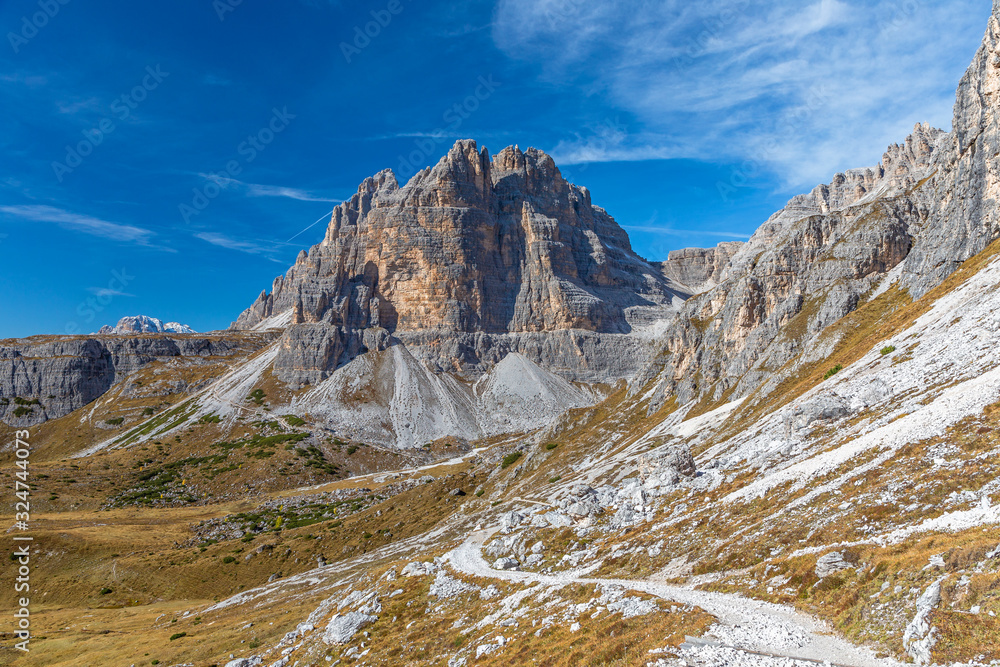 Wanderweg um den Paternkofel mit Blick auf den Passportenkofel, Dolomiten, Südtirol
