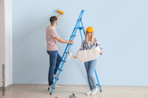 Young couple doing repair i...