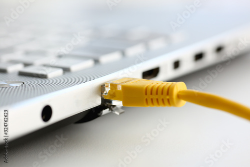 The network connector is inserted into the laptop. The LAN constructor deconstructs the connection of clients to the Internet on the basis of xpon and Adsl