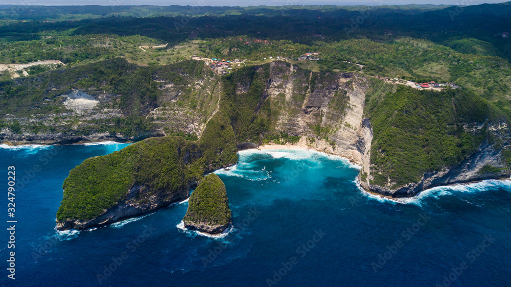 Aerial view on Karang Dawa bay, Kelingking beach. Nusa Penida Island, Indonesia. - obrazy, fototapety, plakaty 