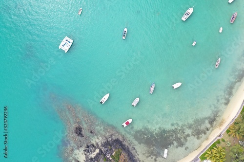 Boote in einer Bucht auf der Insel Mauritius