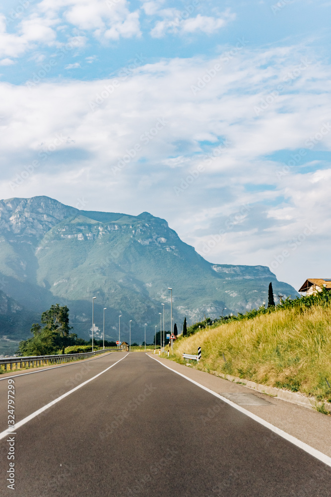 Naklejka premium Road in a mountainous area. Beautiful road in the mountains
