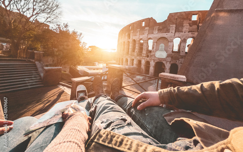 Canvas Print Pov view of couple enjoying sunset in front of colosseum - Young people having f