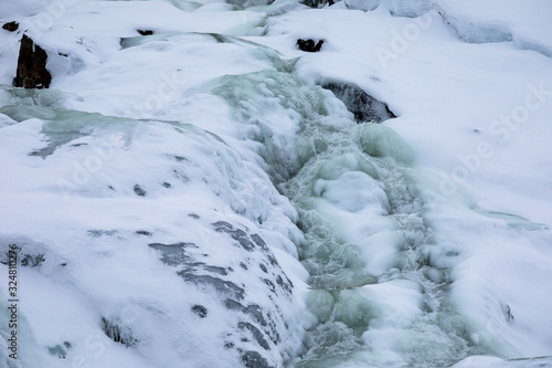 Gefrorener Wasserfall in Norwegen
