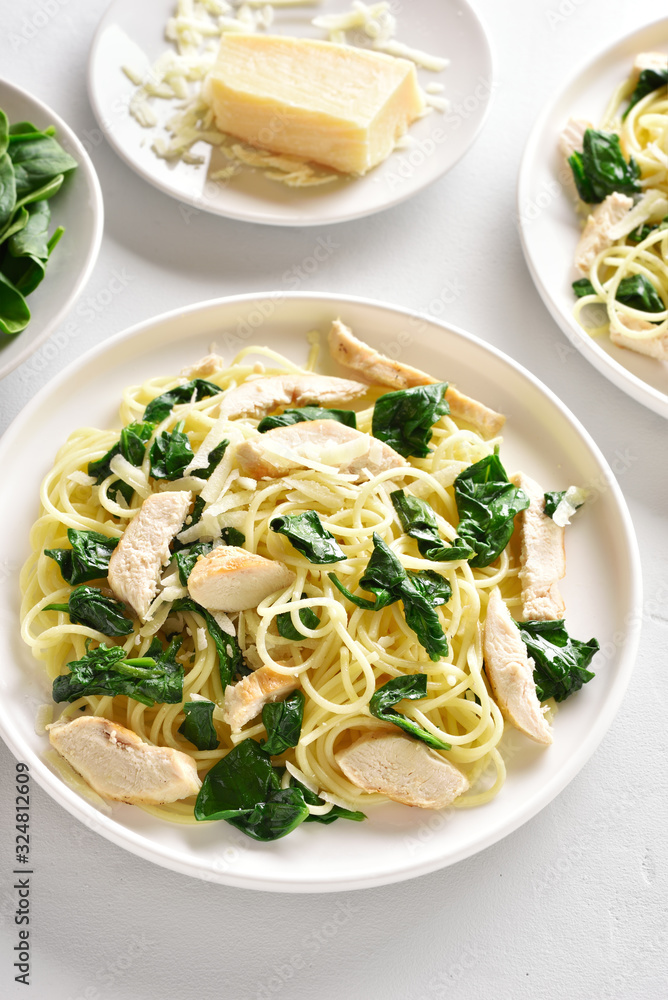 Spaghetti with spinach leaves, grilled chicken breast and cheese