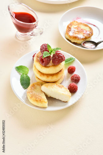 Cottage cheese pancakes with fresh raspberries