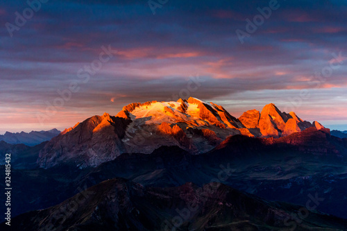 Fototapeta Naklejka Na Ścianę i Meble -  Sonnenaufgang in den Dolomiten