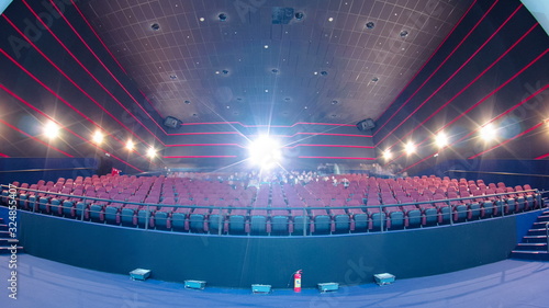 Canvas-taulu viewers watch motion picture at movie theatre timelapse