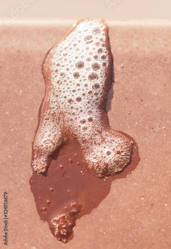 Foto A trace from human saliva on metal