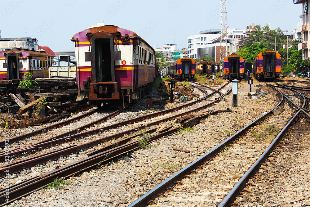 Obraz premium Some of empty train bogie parked on the railroad at the Bangkok Railway Station