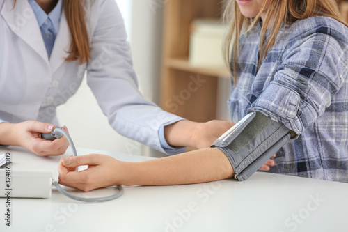 Doctor measuring blood pres...
